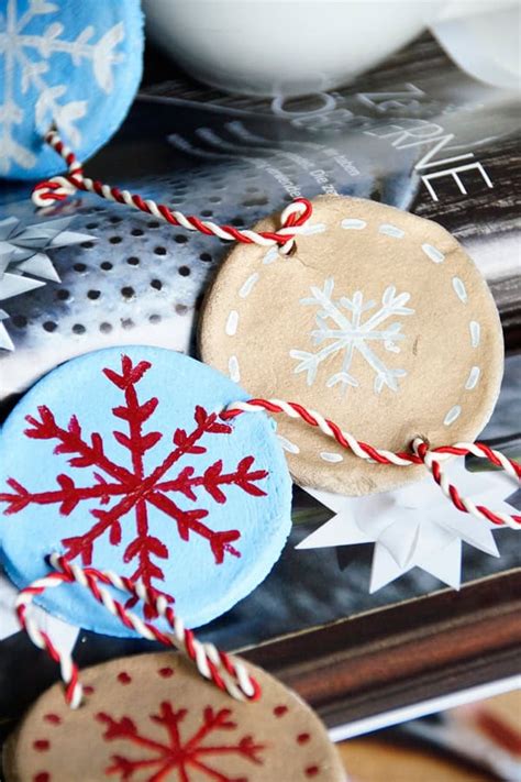 Winterliche Schneekugel-Dekoration aus Gelatine
