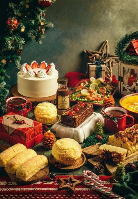 Winterliches Lebkuchen-Dessert auf festlich gedecktem Tisch