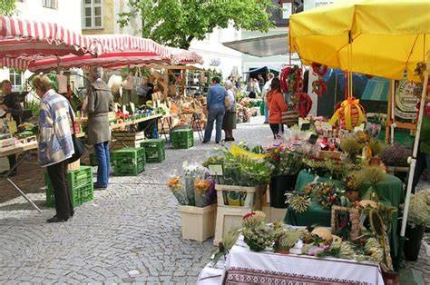 Wochenmarkt Bad Waldsee, regionale Früchte und Spezialitäten