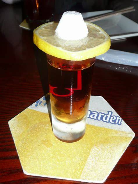 Wodka Zitrone Kaffee Zucker als Nikolaschka: Zutaten und klassische Präsentation