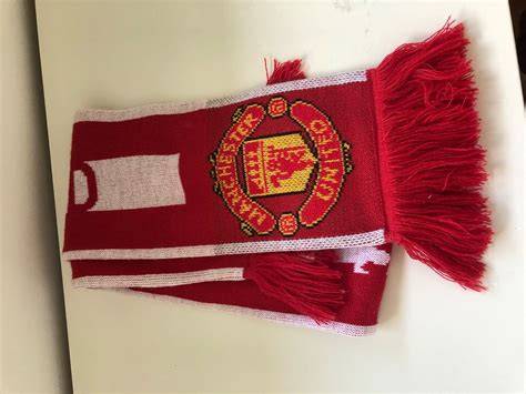 Wohnwagen mit Erinnerungen: Foto von Nino, Kerze, Schal von Manchester United