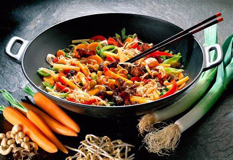 Wok mit Gemüse und Honig