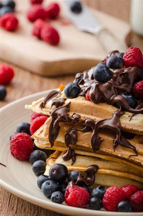 WonderWaffel gefaltete Waffel mit Früchten und Schokolade