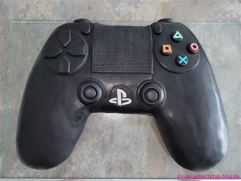 Xbox Controller Torte, fertig mit bunten Knöpfen
