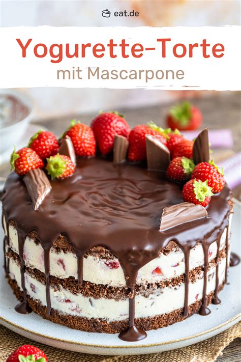 Yogurette Torte Anschnitt mit Erdbeerfüllung und Schokoladenstückchen