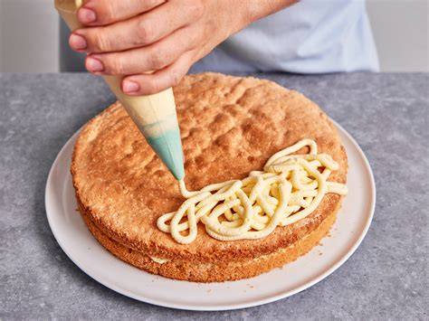 Zahlen Torte - Techniken zum Aufspritzen der Creme mit Spritzbeutel