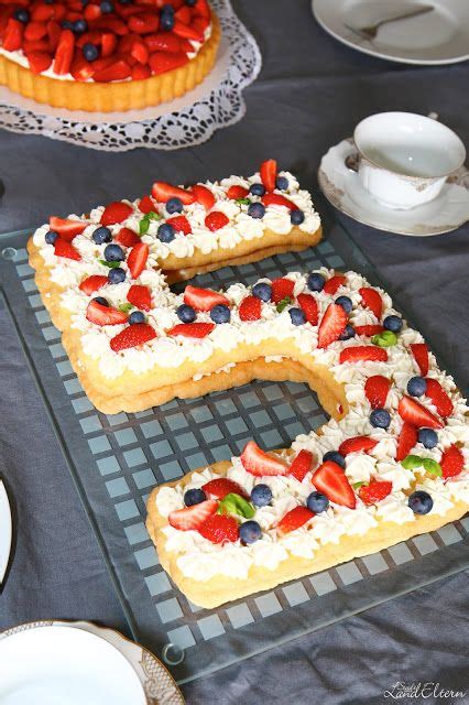 Zahlenkuchen mit Ganache, Früchten und Pralinen
