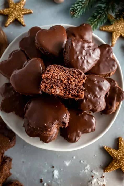 Zartbitter-Lebkuchen mit Orangenmarmelade und Schokoladenglasur