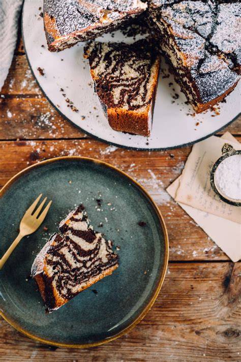 Zebra-Marmorkuchen im Anschnitt: Streifenoptik, Kuchengitter