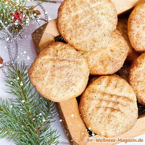 Zimt Quark Kekse auf einem festlich gedeckten Weihnachtstisch