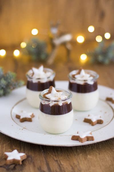 Zimt-Panna Cotta mit Pflaumen-Portweinsoße und Zimtstern