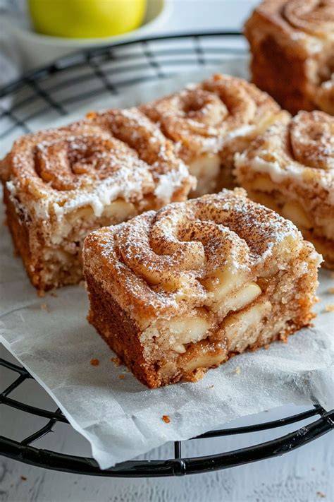 Zimtschnecken Apfelkuchen fertig gebacken in der Form