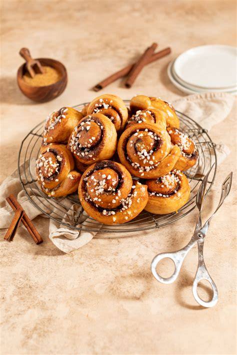 Zimtschnecken frisch aus dem Ofen mit Hagelzucker