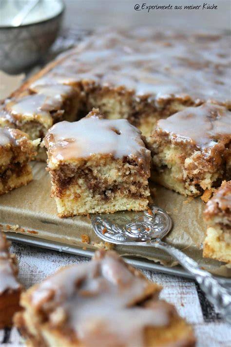 Zimtschnecken-Kuchen mit Glasur
