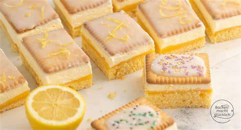 Zitronen Butterkeks Kuchen mit Zitronenguss und Butterkeksen dekoriert