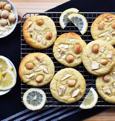 Zitronen Cookies mit weißer Schokolade und bunten Streuseln
