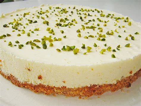 Zitronen Quark Torte sommerlich dekoriert