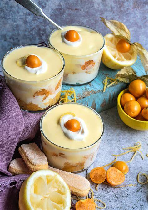 Zitronen-Dessert im Glas mit Amaretti