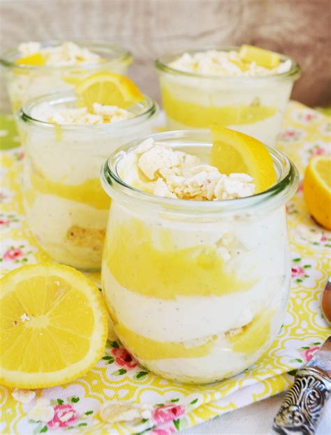 Zitronen-Dessert mit Lemon Curd und Baiser im Glas