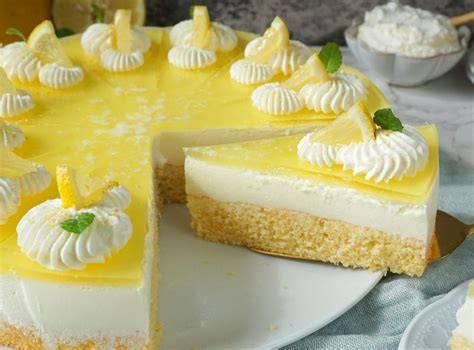 Zitronen-Sekt-Torte mit Sahne