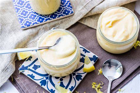Zitronencreme als Tortenfüllung