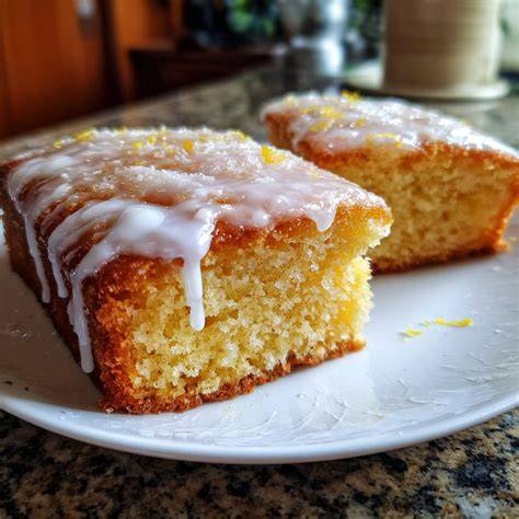Zitronenguss auf Blechkuchen