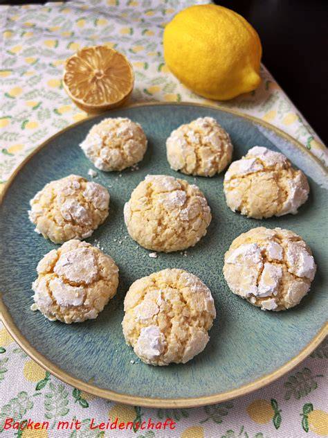 Zitronenkekse kurz vor dem Backen auf Backblech