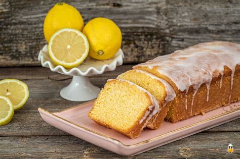 Zitronenkuchen in der Kastenform - Glasur und Anschnitt