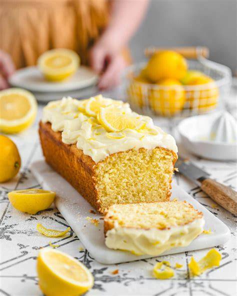 Zitronenkuchen in einer Sandkuchenform