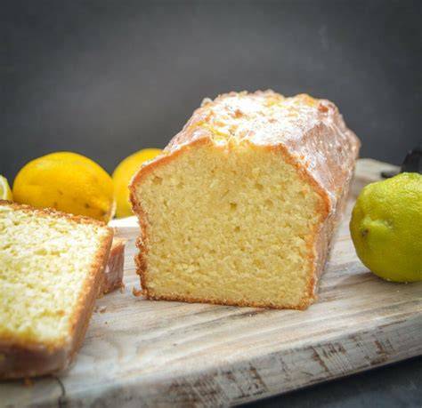 Zitronenkuchen mit Zuckerguss