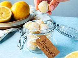 Zitronenkugeln in Geschenkglas mit Puderzucker