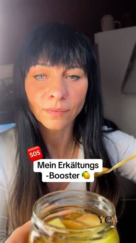 Zitronenscheiben im Sirup köchelnd