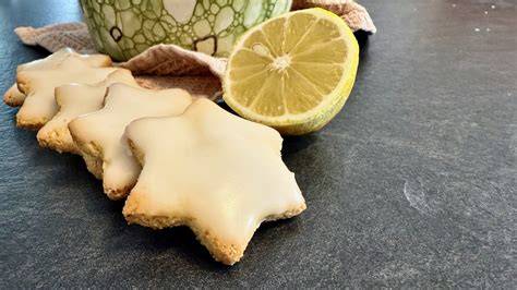 Zitronensterne und Mandelsterne: Ausstechplätzchen ohne Industriezucker