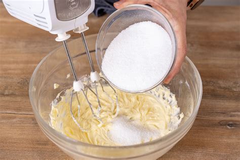 Zubereitung: Butter mit Zucker verrühren