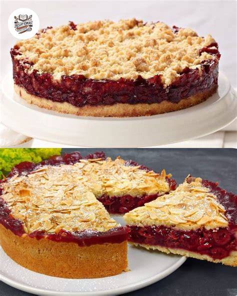 Zubereitung: Streusel auf dem Kirschkuchen verteilen