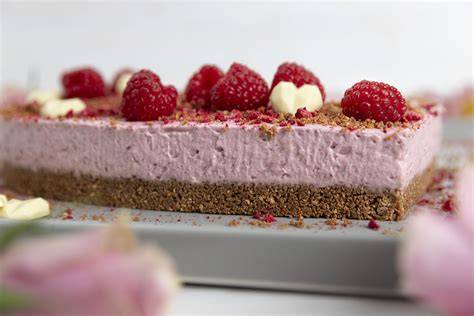 Zubereitung Boden für No Bake Torte, Keksbrösel und Butterverarbeitung