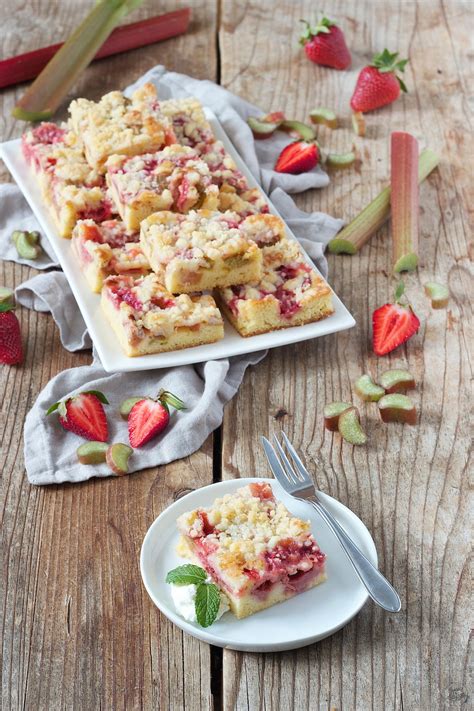 Zubereitung Erdbeeren und Rhabarber für den Kuchen