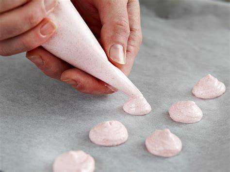 Zubereitung Macaron-Teig, Spritzbeutel, Macarons auf Backblech