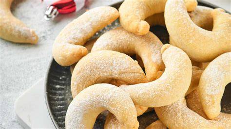 Zubereitung Vanillekipferl, Vanilleschote im Vordergrund