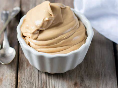 Zubereitung der Eierlikör-Sahne-Creme mit Mascarpone