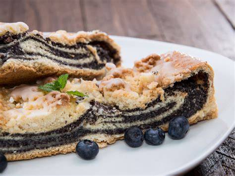 Zubereitung eines Mohnkuchens mit Streusel, Schritt-für-Schritt, DDR-Stil