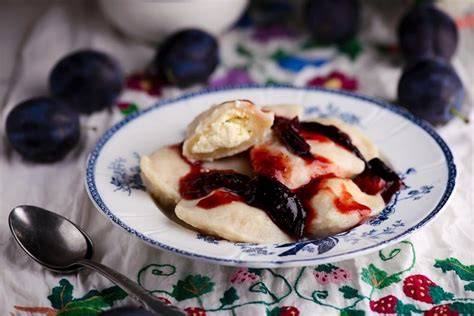 Zubereitung eines Puddingzopfs mit Topfenfüllung
