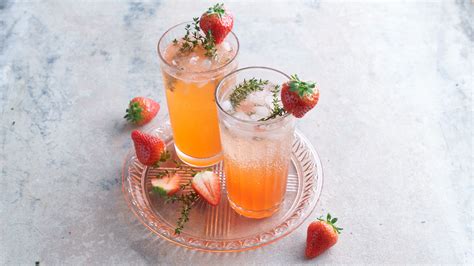 Zubereitung mit Erdbeer-Thymian-Tee