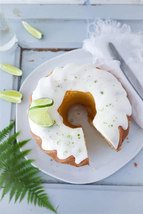 Zubereitung und Backen eines Tortenbodens mit Gin und Limette