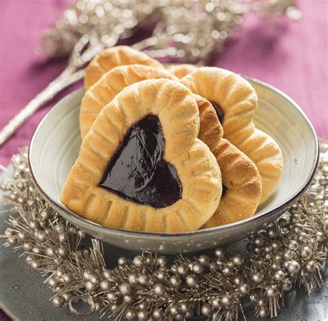 Zubereitung und Formen von Königsberger Marzipanplätzchen