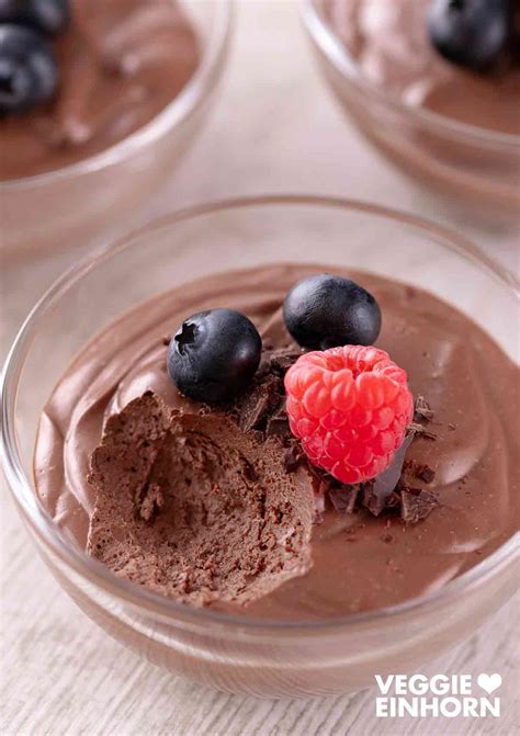 Zubereitung vegane Mousse au Chocolat mit Schokolade und Seidentofu