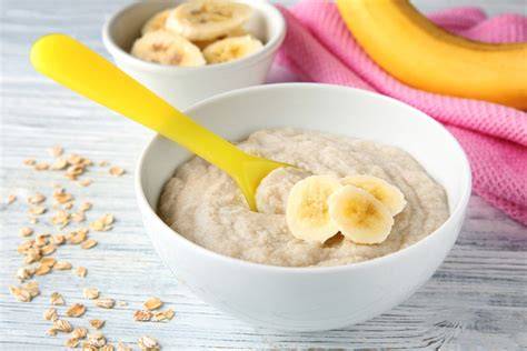 Zubereitung von Bananenbrei für Babys