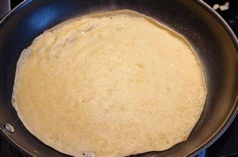 Zubereitung von Gänseei-Rührei, Pfannkuchen und Kuchen