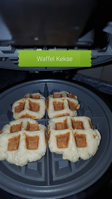 Zubereitung von Haferflocken-Keksen im Waffeleisen
