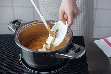 Zubereitung von Karamell in einem Topf